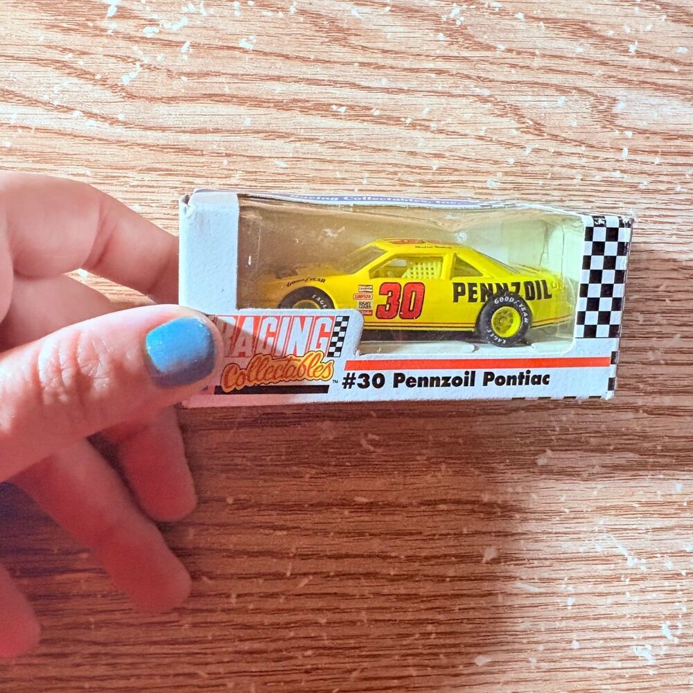 Michael Waltrip #30 Pennzoil 1991 Pontiac 1:64 scale Revell RCCA